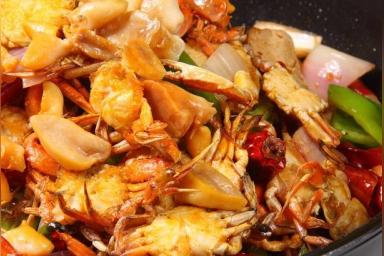 干锅螃蟹的正确吃法？