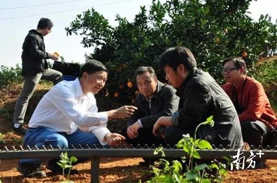 华南农业大学农业工程教师团队成员深入基层助农。