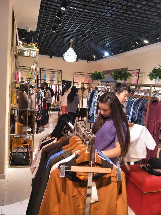 免加盟费的创业项目有哪些女装折扣店加盟选择什么品牌好