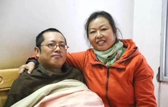袁刘伟和崔炳莲,汪秀英和刘跃国两组夫妻的爱情故事.