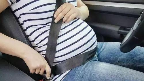 孩子被锁在车内一定要知道的自救法则