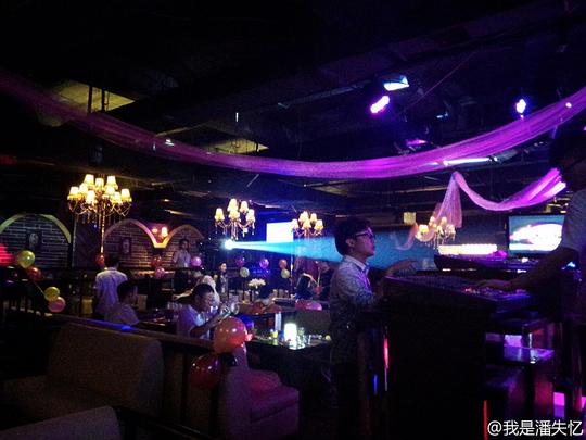 贵阳论坛回归一周年庆酒会,一群年轻的小伙伴创业不容易,且行且珍惜.