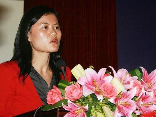 夫妻俩跟着马云创业,老公被踢出局,而她却成马云得力左右手