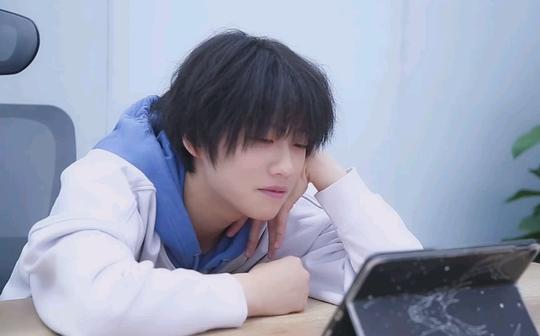 【李润祺】知道粉丝考古自己的视频非常拒绝的小李