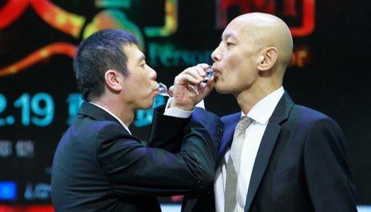 冯小刚让芳华女主随陈道明钢琴跳舞助兴，陈道明的情商不可谓不高