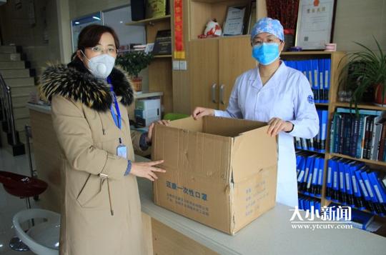 视频|烟台开发区热心医生捐赠1500个外科口罩和700副医用手套