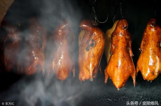老板来半只鸭子,前脯还是后腿,盛夏南京街头"鸭子"生意赛气温