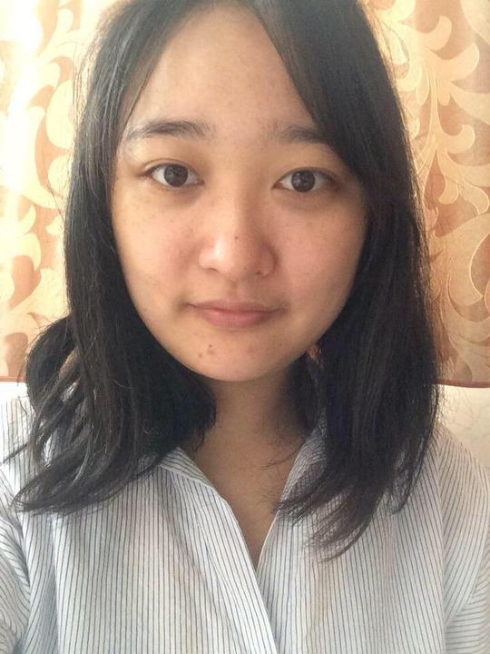 长头发很久了,前段时间嫌弃发质太差,一股脑剪短了,然而悲惨的日子