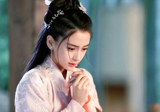 最近她和黄轩,周一围主演的《创业时代》正在热搜,虽然电视剧才播出没
