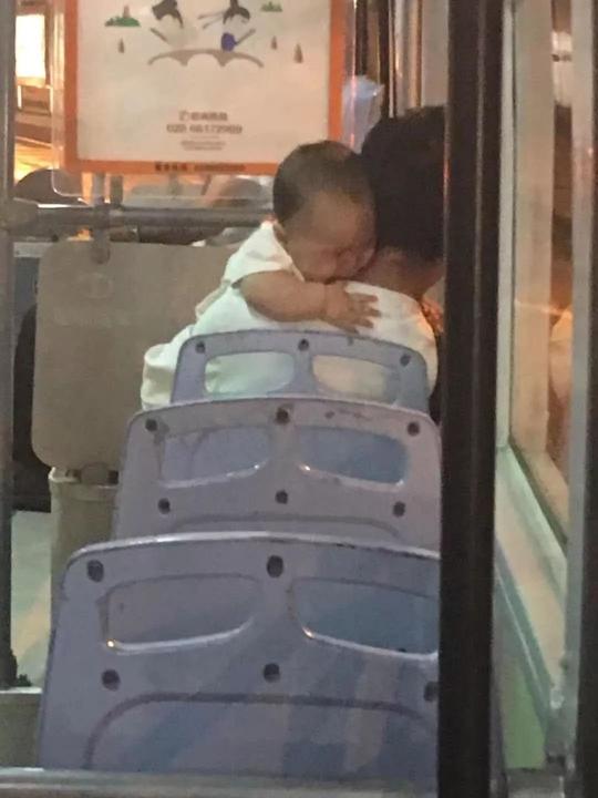 只因婴儿穿了一件短袖她识破人贩机智解救被拐