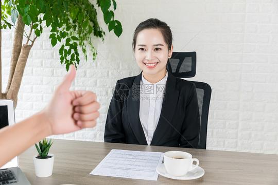 面试官为应聘者点赞id：501160443