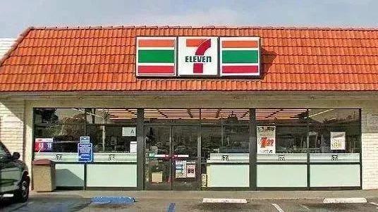 实体未死!一家小店开到7万家,利润比肩阿里…│生意