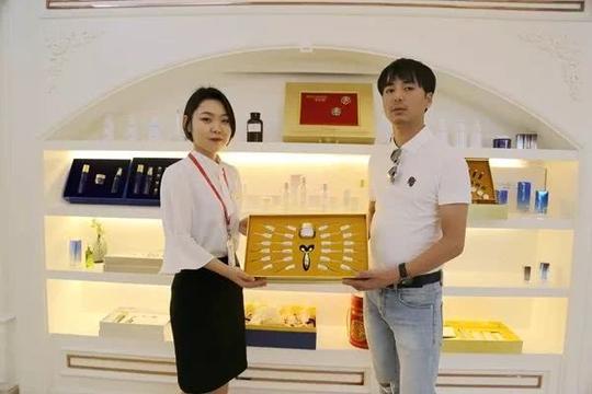 伉俪夫妻携手共进,加盟创业打造高端美容院