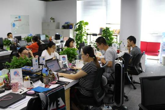 娱乐旅游美食创业燕女郎海投汇首席执行官李鲁一表示,海投汇将
