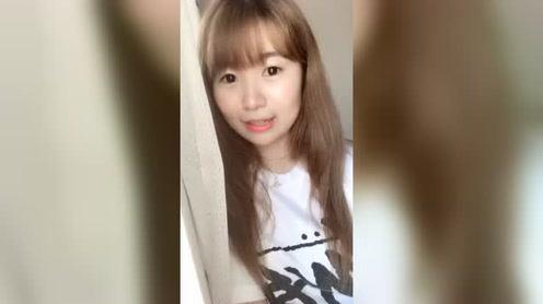 大家好，我是日本人，我叫梨奈，我喜欢中国，很高兴认识你!