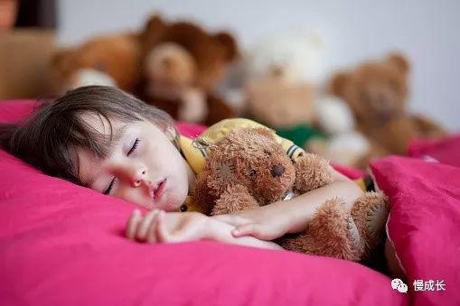孩子大了不愿意分床睡怎么办