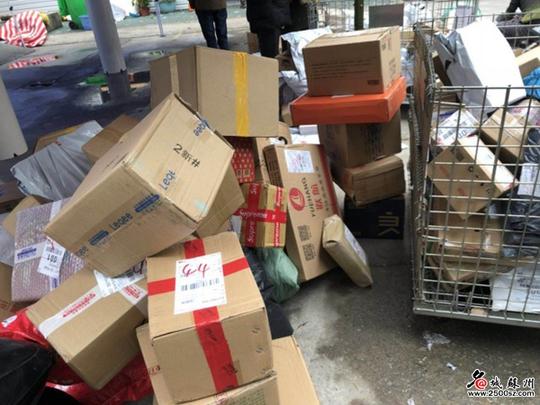 双十一找快递比脱单还难?苏大学生校园内兼职代收快递