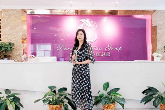 不甘平庸生活三亚美女成功实现美容创业梦