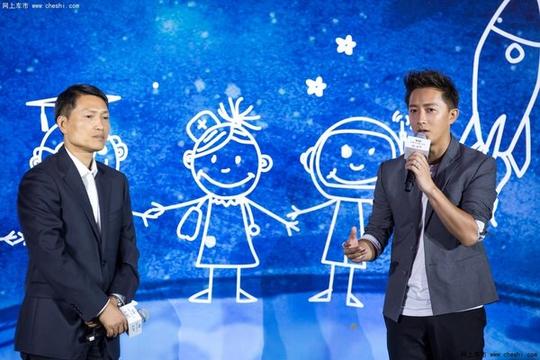 韩庚向中国青年创业就业基金会秘书长陈宗表达支持大学生创业项目的