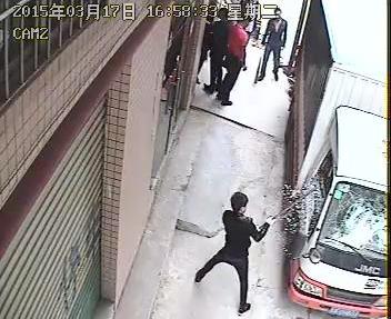 争抢生意暴力垄断快递敢接单就砸车砍人