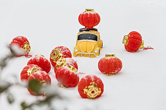 雪地里的红灯笼_图片大全—全景创意图库（quanjing.com）中国领先的正版图片视频素材网站