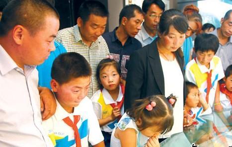 滚动新闻gt正文原标题关爱农村留守儿童民乐10名中小学生来兰与
