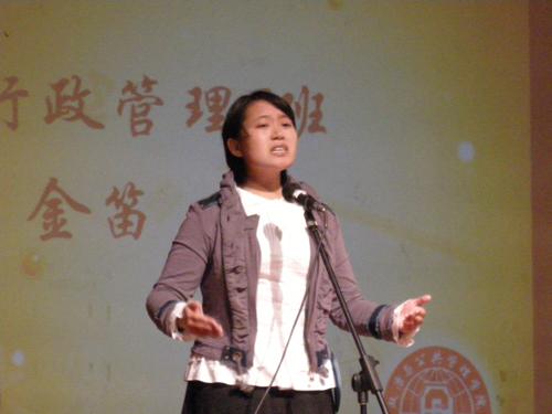 钟楚瑜-在比赛的即兴演讲环节,3号选手常雯馨以"也谈内心和谐"为题,论