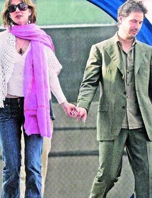 自从女友珍妮弗·赛姆于4年前车祸丧生后,基努·里维斯的感情生活