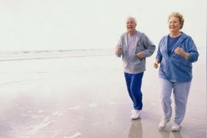 六十岁以上的人快走好还是慢跑好?为什么