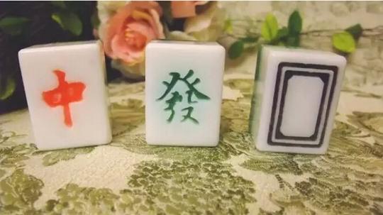 我拿着50万去创业,一年后手中握着什么"牌"?_施瑞德