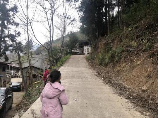 3学生小卖部吃东西不想给钱,合伙捂死女店主,网友看怒