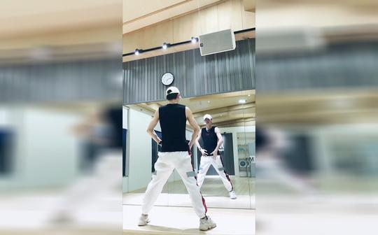 《小可爱与小领带》舞蹈分解短视频教程
