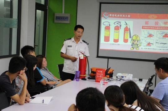 今天上午,市消防宣教培训专家在南阳创业大街a座3层会议室首先为入驻