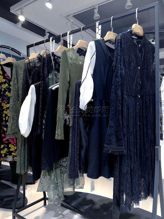 广州品牌女装折扣店批发蜂后国际18冬装库存尾货走份
