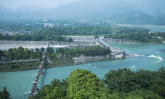 旅游正文据介绍,都江堰五一期间的全球直播"都江堰,与世界有约"