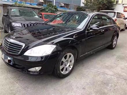 妙龄女子滴滴打到150万的豪车，上车后的反应，不禁令车主无语!