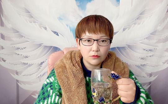 我去老婆闺蜜足浴店洗脚照顾她生意，被老婆撞见竟然打了我一巴掌