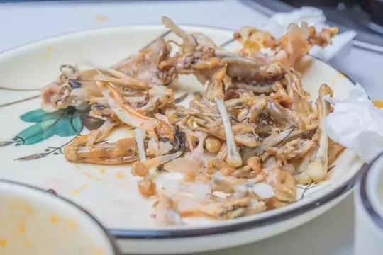 昆明位置极差冷门火锅,靠祖传三代人手艺买3套房
