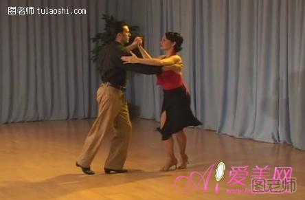 激情桑巴舞基本步法图解教程上演震撼拉丁舞蹈