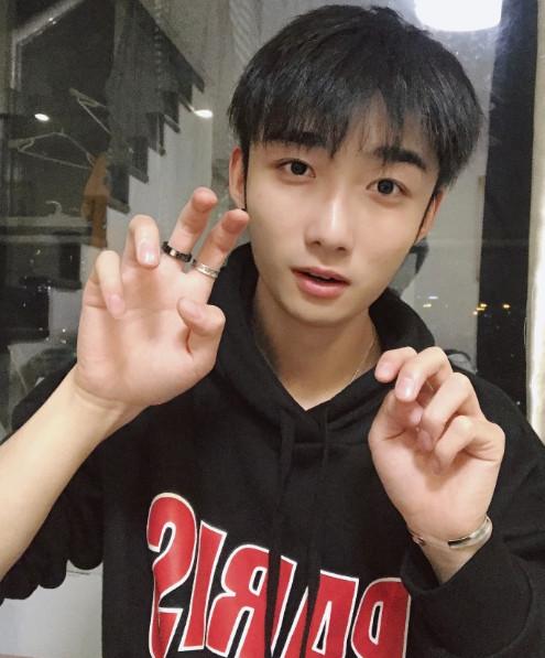 抖音李嘟嘟真名叫什么_个人资料_李嘟嘟抖音撩人视频照片分享