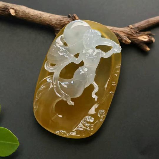 黄翡是翡翠中特殊的门类之一,它的颜色从黄到棕黄甚至褐黄都有.