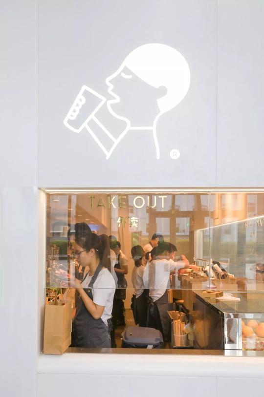 相比云巅之上的创业神话,聂云宸脚踏实地,坚持"一切以产品和顾客为