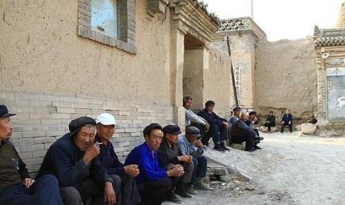 在农村，30年前出现的“赊刀人”，为啥不来收钱，老农说出实情