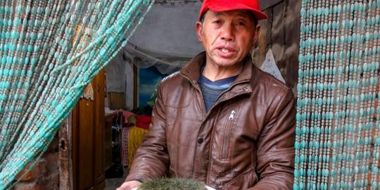 农村大叔捡到一个稀罕物,有人说价值百万,还有人让他再贵也别卖
