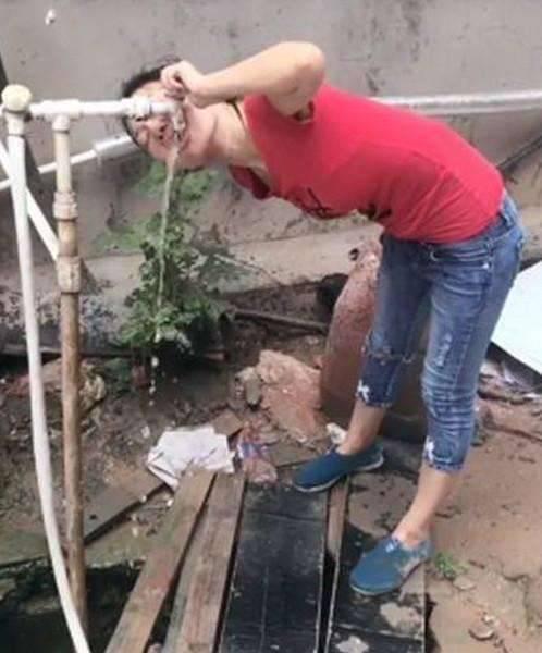 为还债,90后女孩工地上搬砖背水泥,每天赚200块