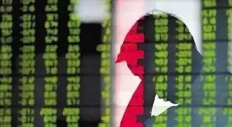 25点,跌幅2.82%,深成指报10100.54点,跌幅3.57%,创业板报2129.