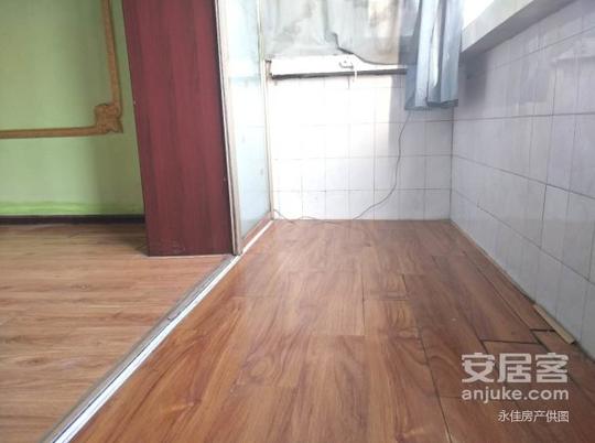 偏门两室不过百精装客厅朝南一阴一阳卧室三五零二宿舍