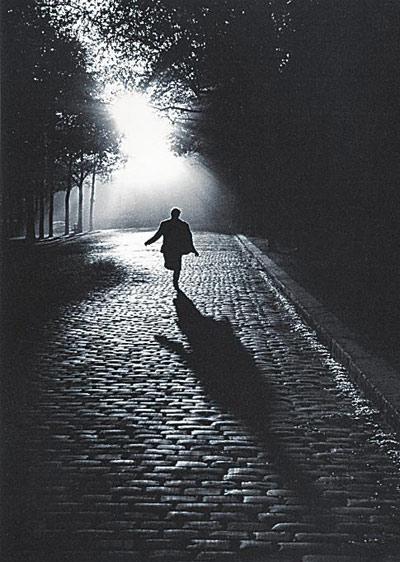 年的摄影作品《奔跑》-法国伤感主义大师让卢普西夫