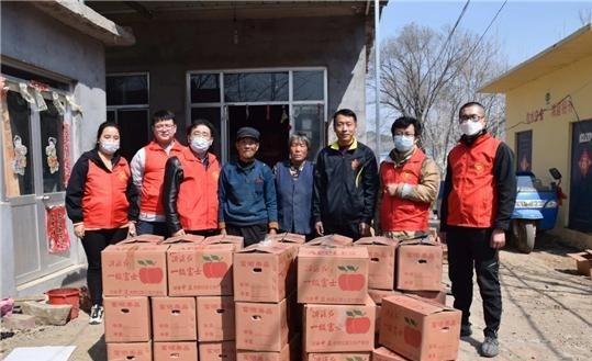这就是山东·鲁力助农丨淄博贫困村“第一书记”张佳涛单条短视频带货1万斤“沂源红”苹果