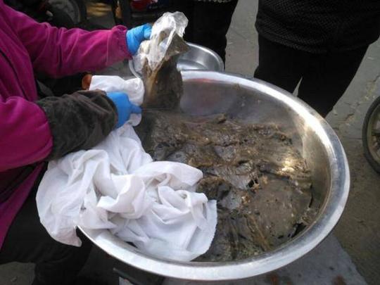 传统小生意四十年来很受欢迎本钱小生意好摆摊两小时收入六百元